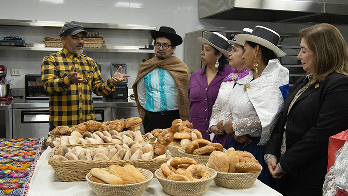 Maestras panaderas de Huamanga visitan CENFOTUR