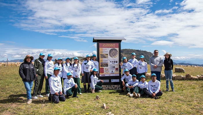 Servidores y defensores del patrimonio cultural participando de la actividad