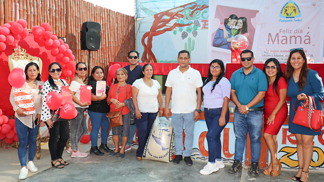 Alcalde de Nepeña rinde Homenaje a Mamás ediles en su día