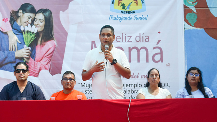 Alcalde de Nepeña rinde Homenaje a Mamás ediles en su día
