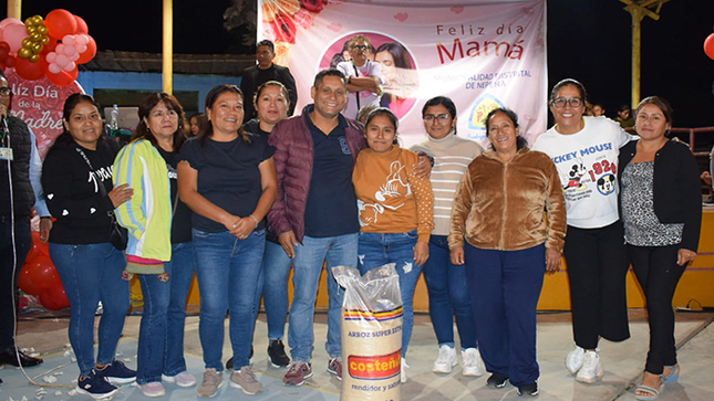 Comuna de Nepeña celebrando a Mamá