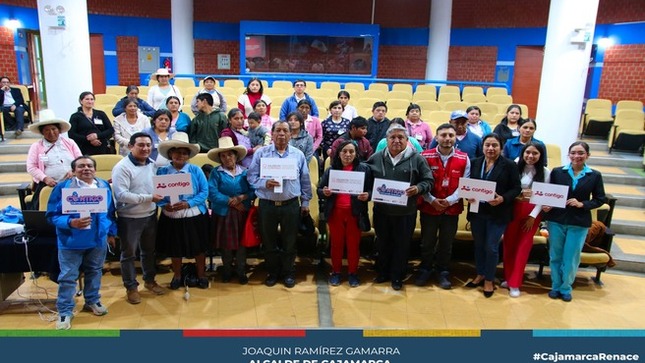 📌Con la finalidad de afianzar sus conocimientos y actitudes prácticas, la Oficina Municipal de Atención a las Personas con Discapacidad de la Municipalidad Provincial de Cajamarca, realizó el taller de formación de cuidadores de personas con discapacidad, actividad que estuvo a cargo de Johan Fernando Bautista Vásquez, gestor social del programa Contigo en la región Cajamarca.
✅El gerente de Desarrollo social, Oscar Vásquez destacó el compromiso del alcalde de Cajamarca, Joaquín Ramírez Gamarra por atender a las personas con discapacidad en coordinación con los programas sociales gubernamentales como el de “CONTIGO” que otorga una pensión no contributiva a las personas con discapacidad severa en situación de pobreza y pobreza extrema.