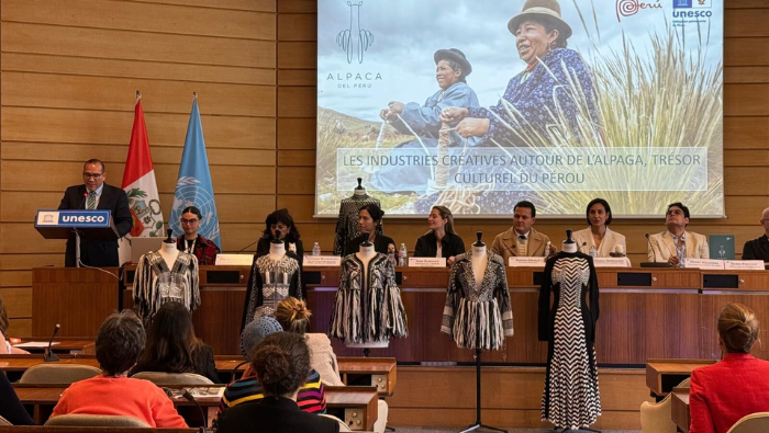 Destacan la importancia de la fibra de alpaca para la industria durante la Semana de América Latina y el Caribe en la Unesco