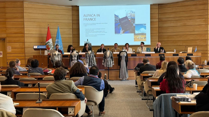 Destacan la importancia de la fibra de alpaca para la industria durante la Semana de América Latina y el Caribe en la Unesco