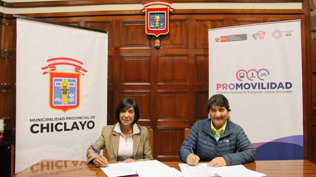 ALCALDESA Y LA DIRECTORA EJECUTIVA DE PROMOVILIDAD EN LA FIRMA DE CONVENIO