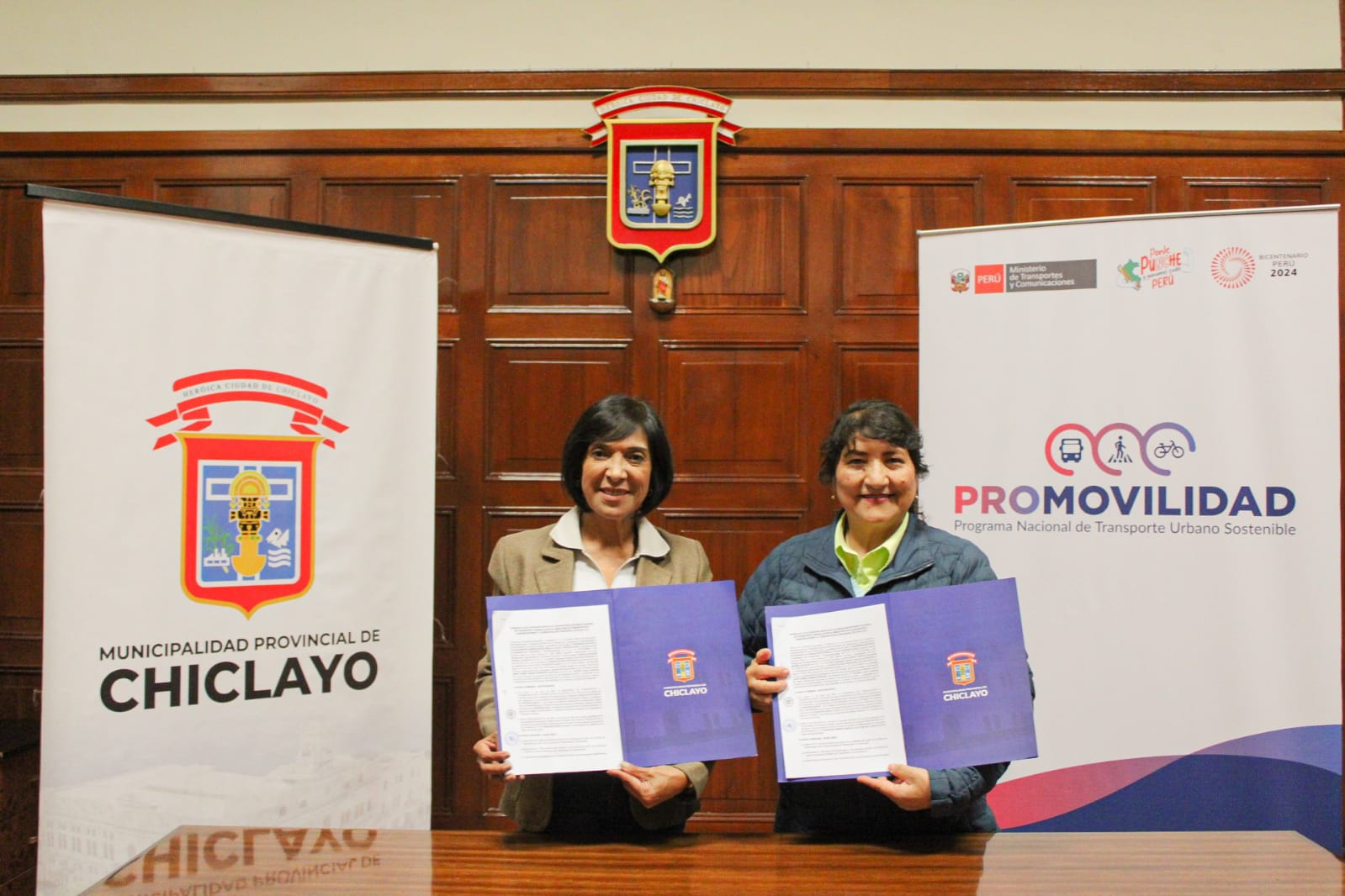 ALCALDESA Y EL DOCUMENTO DEL CONVENIO