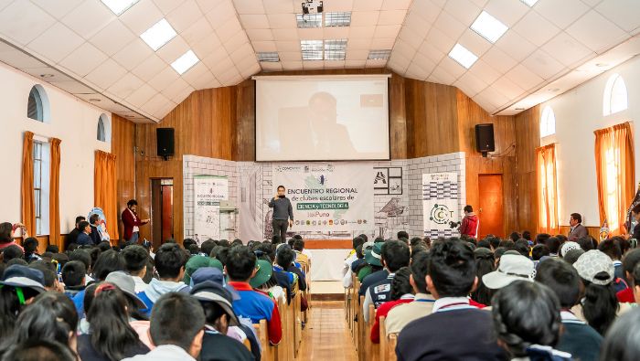 Más de 400 alumnos participaron del Primer Encuentro Regional de Clubes de Ciencia de Puno