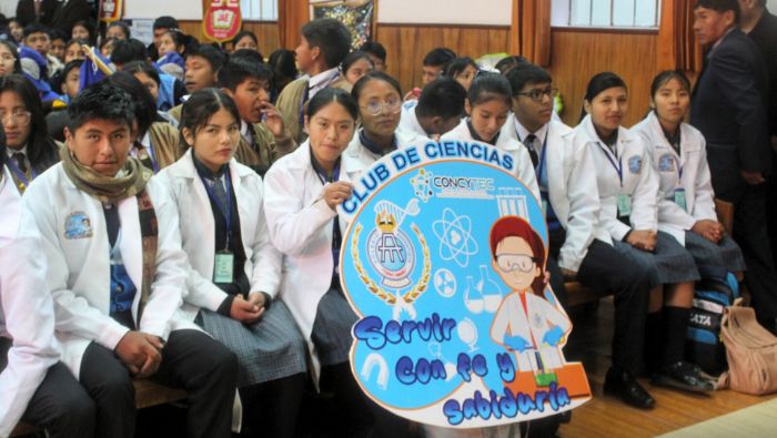 Más de 400 alumnos participaron del Primer Encuentro Regional de Clubes de Ciencia de Puno