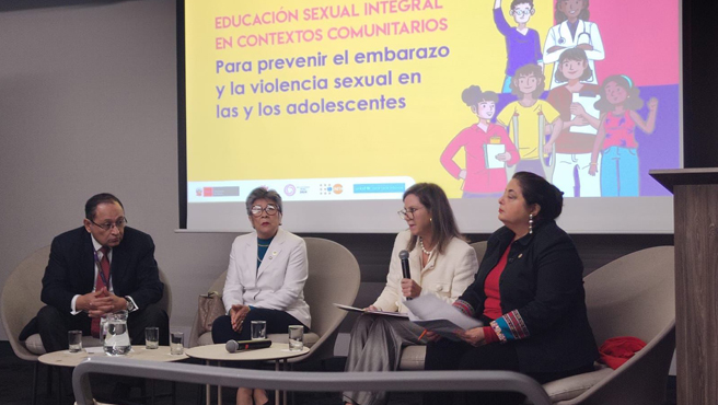 Autoridades y representantes participan en el lanzamiento de curso virtual