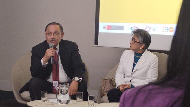 Doctor Enrique Guevara del Instituto Nacional Materno Perinatal, brinda su mensaje a los asistentes