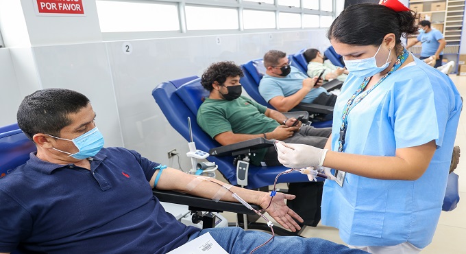 Donatón “Hinchas de Sangre” del hospital Rebagliati reunió a más de 100 donantes en un solo día