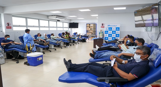 Donatón “Hinchas de Sangre” del hospital Rebagliati reunió a más de 100 donantes en un solo día