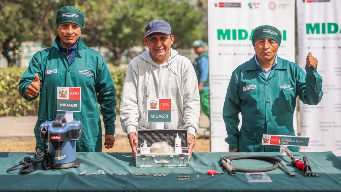 Durante el lanzamiento también se entregó crédito de casi medio millón de soles para impulsar el trabajo que realizan los productores de camélidos de la región Arequipa.
