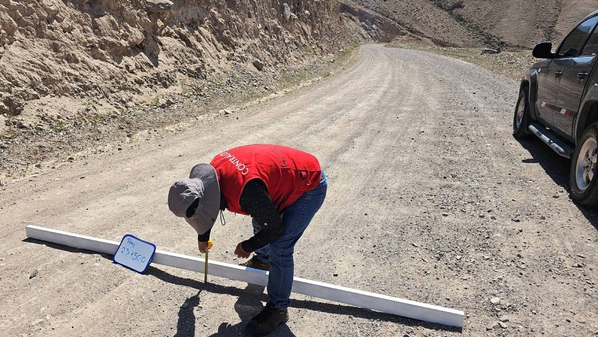 La Contraloría General detectó serias irregularidades en la Dirección Regional de Transportes y Comunicaciones, específicamente en el contrato y la conformidad a la segunda valorización del mantenimiento periódico de la carretera departamental MO-107: Moquegua – Campo de Aterrizaje – Límite departamental con Tacna, en la provincia de Mariscal Nieto. La ejecución estuvo a cargo de un consorcio de empresas que recibió un pago de S/ 3,479,019 por el servicio.