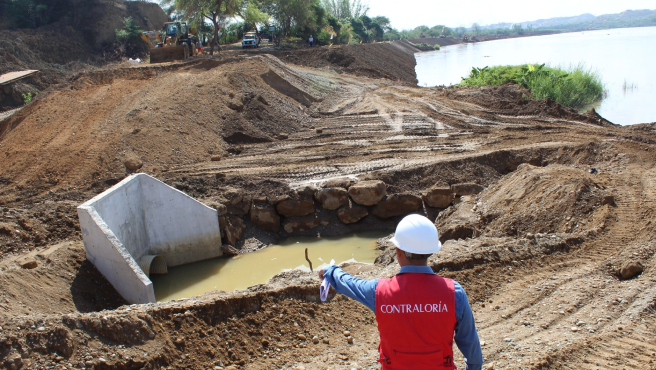 La Contraloría General advirtió que el Proyecto Especial Binacional Puyango Tumbes (PEBPT) no cumplió la orden arbitral de emergencia emitida por un Centro de Arbitraje, la cual dispone que se abstenga de realizar cualquier acción administrativa o financiera, así como suspender los efectos de las resoluciones que declaran la nulidad del contrato con el consorcio que venía ejecutando la obra, actualización de su expediente y nueva contratación directa.