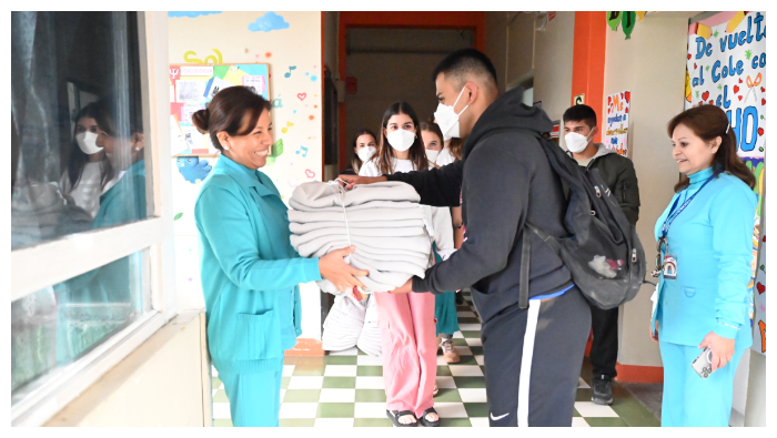 El donativo fue distribuido en los Servicios de Quemados, Medicina D y Medicina C. Los extranjeros también entregaron juguetes a los menores que se recuperan de sus enfermedades.