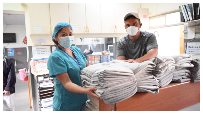 El donativo fue distribuido en los Servicios de Quemados, Medicina D y Medicina C. Los extranjeros también entregaron juguetes a los menores que se recuperan de sus enfermedades.