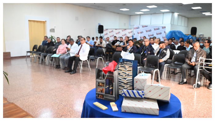 La ceremonia fue presidida por el director general, Dr. Carlos Urbano Durand, quien estuvo acompañado de los directores de línea así como también la jefa de Personal, Betty Díaz Vela.