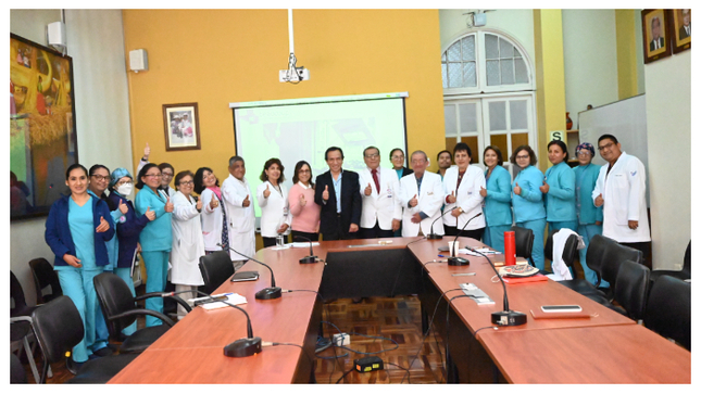 El médico pediatra emergenciólogo, Dr. Ricardo Carbajal, se reunió con el director general del INSN, directores de línea, jefes de servicios, áreas y unidades. 