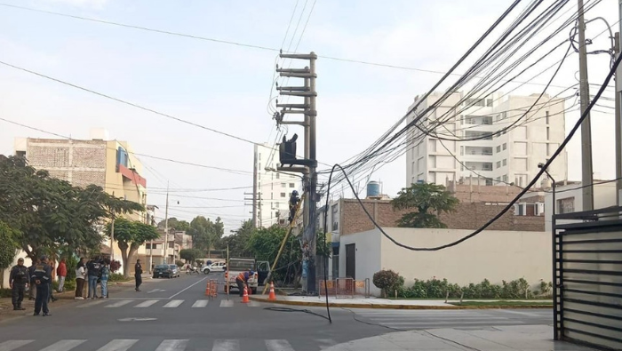 Personal de Hidrandina repara subestación eléctrica tras incendio en San Andrés