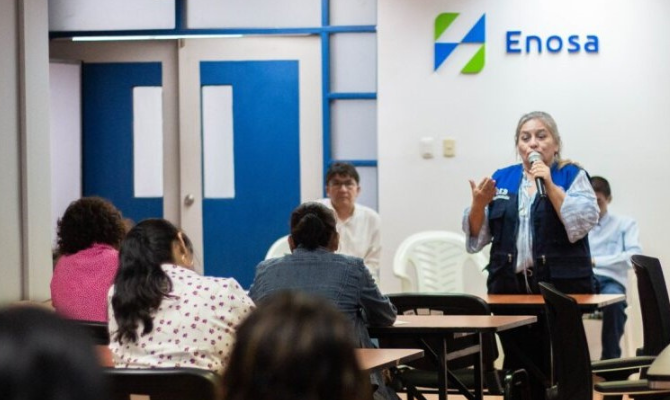 La sesión contó con la destacada participación de Mary Espezua, especialista en educación ambiental de la DREP.