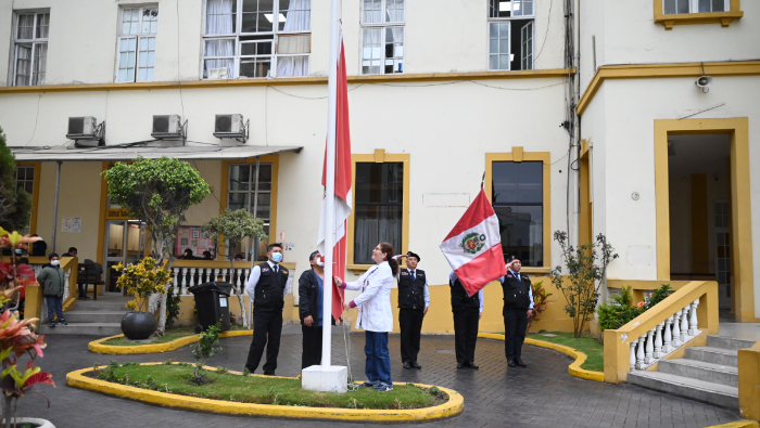 INSN resalta labor de terapeutas de lenguaje y agradece 40 años de servicio de destacado trabajador