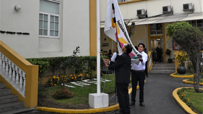 INSN resalta labor de terapeutas de lenguaje y agradece 40 años de servicio de destacado trabajador