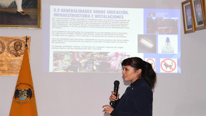 Comuna huaralina realiza jornada de capacitaci贸n para representantes de mercados locales