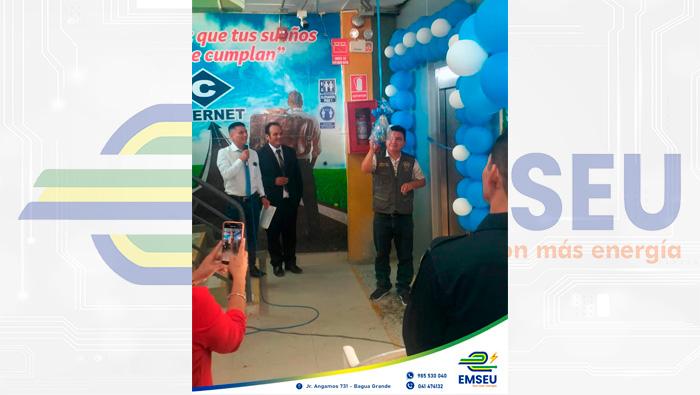 Ceremonia de inauguración del ascensor en el Instituto Superior Cibernet.