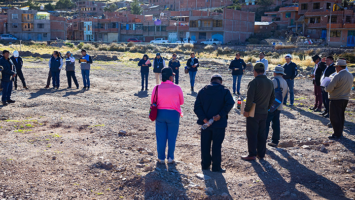 Realizan evaluación de avances en proyecto de agua potable para el centro poblado de Uros Chulluni