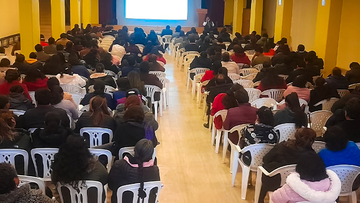 Emsapuno S.A. impulsa la educación sanitaria en docentes y estudiantes de la ciudad de Puno.