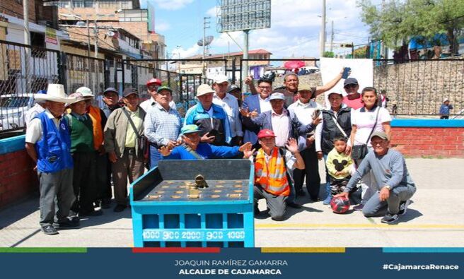 👴Dejar huellas en nuestro trajinar es parte de la vida, es por ello que el Centro de Atención al Adulto Mayor (CIAM), ha celebrado el día del Padre con los adultos mayores de nuestro comedor municipal.
🤝En una mañana de confraternidad nuestros adultos mayores revivieron sus años mosos con el juego de antaño "El Sapito", formando grupos de cuatro a cinco personas por equipo.
📌Finalmente, y con mucho entusiasmo fueron al comedor municipal donde se les preparó un almuerzo.
🤝Desde el CIAM, hacemos un saludo a todos los padres en su día y que sigan luchando por buscar un mejor país.