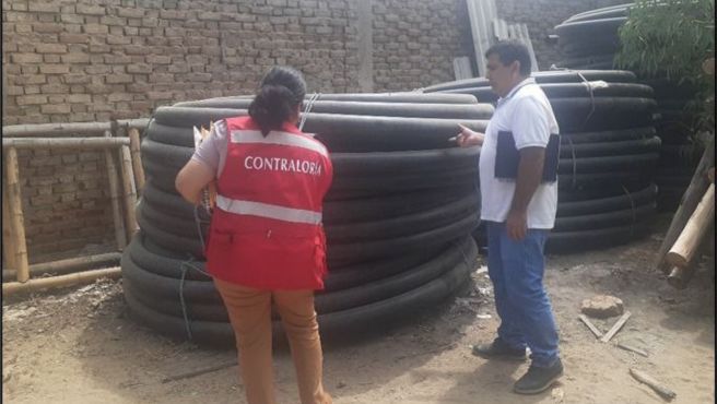 Piura. - La Contraloría General, a través del Órgano de Control Institucional (OCI) del Gobierno Regional Piura, alertó la paralización de obras en los distritos de Morropón, Chulucanas y La Matanza desde hace más de un año y medio, lo cual afecta la ruta crítica del proyecto de mejoramiento del servicio de agua para riego mediante la instalación de reservorios (con revestimiento de geomembranas) en las provincias de Huancabamba, Ayabaca y Morropón y genera el riesgo de dilatar el plazo de la ejecución de estos trabajos. El proyecto tiene una inversión de más de S/ 57 millones.