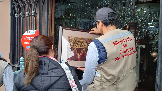 Fiscalía halla textiles de valor arqueológico durante operativo preventivo en local comercial de Surco