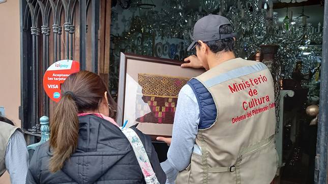 Fiscalía halla textiles de valor arqueológico durante operativo preventivo en local comercial de Surco