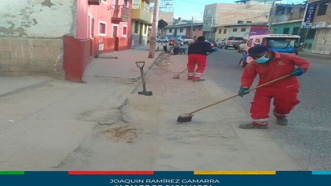 ✅La gerencia de Desarrollo Ambiental realizó la limpieza y desarenado en la Av. La Paz, específicamente en las cuadras 10 y 11. La iniciativa tiene como objetivo principal mejorar la salubridad y el aspecto estético de esta transitada arteria urbana, además de permitir un buen flujo de aguas pluviales en esta zona de Cajamarca. 
📌Esta actividad forma parte de los esfuerzos continuos de la #MPC para mantener los espacios públicos en condiciones óptimas, invitando a la colaboración ciudadana en el cuidado y preservación de estas áreas comunes.