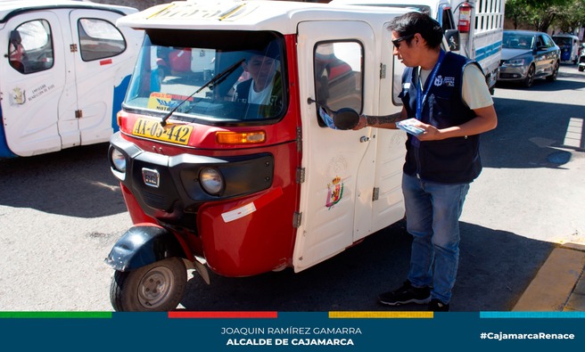 ๐Con el fin de promover una cultura de seguridad vial en la poblaciรณn que permita prevenir y disminuir los accidentes de trรกnsito que a diario se registran en nuestra ciudad, el รกrea de Seguridad Vial de la gerencia de Transporte y Seguridad Vial de la Municipalidad de Cajamarca continรบa con la campaรฑa de sensibilizaciรณn en educaciรณn y seguridad vial en diferentes arterias de la ciudad.