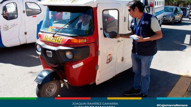 📌Con el fin de promover una cultura de seguridad vial en la población que permita prevenir y disminuir los accidentes de tránsito que a diario se registran en nuestra ciudad, el área de Seguridad Vial de la gerencia de Transporte y Seguridad Vial de la Municipalidad de Cajamarca continúa con la campaña de sensibilización en educación y seguridad vial en diferentes arterias de la ciudad.