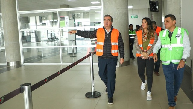 Ministro Pérez Reyes: “Vamos a incentivar a las aerolíneas para operar más vuelos en Pisco”