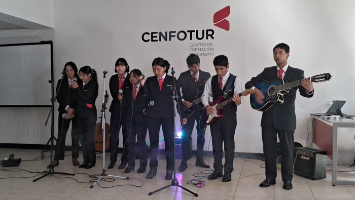 Destacada participación de Estudiantes del CENFOTUR en 1era Jornada de Lenguas Extranjeras