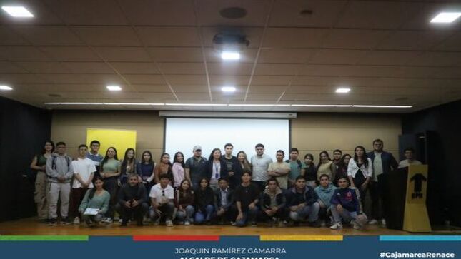 📌En un esfuerzo por fomentar la conciencia y acción ambiental entre la juventud, la Municipalidad Provincial de Cajamarca ha presentado el plan de trabajo del Programa Municipal EDUCCA en la Facultad de Ingeniería de la Universidad Privada del Norte. Este programa tiene como objetivo principal involucrar a jóvenes promotores ambientales en el desarrollo de proyectos y actividades que estén alineados con los objetivos ambientales del programa.
👨‍🏫Durante la presentación, Liliana Lezama Oribe, responsable del Programa EDUCCA, destacó la importancia de la participación juvenil en temas ambientales. "Queremos que los jóvenes interesados en la protección del medio ambiente se unan a nosotros y contribuyan con su energía e ideas innovadoras para desarrollar proyectos que beneficien a nuestra comunidad y nuestro entorno", manifestó Lezama.
✅La convocatoria está abierta hasta el final del mes y se invita a todos los jóvenes interesados a inscribirse a través de la página de Facebook de la Municipalidad Provincial de Cajamarca. Esta iniciativa busca no solo educar, sino también empoderar a los jóvenes para que tomen un papel activo en la preservación y mejora del medio ambiente en su comunidad.