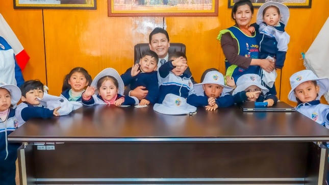 Continuan visitas de estudiantes de Instituciones Educativas Iniciales al palacio municipal de la comuna puneña