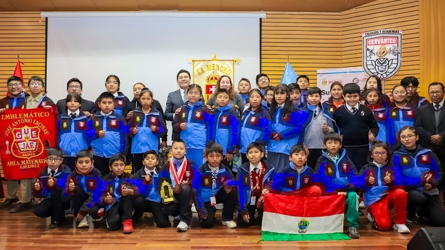 ¡Honor y distinción en el ajedrez: Municipalidad de Puno reconoce a jóvenes promesas!