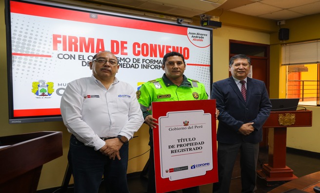 El Comedor Popular Virgen de la Asunción y PNP del distrito, obtuvieron título de sus predios, beneficiando a cientos de pobladores.