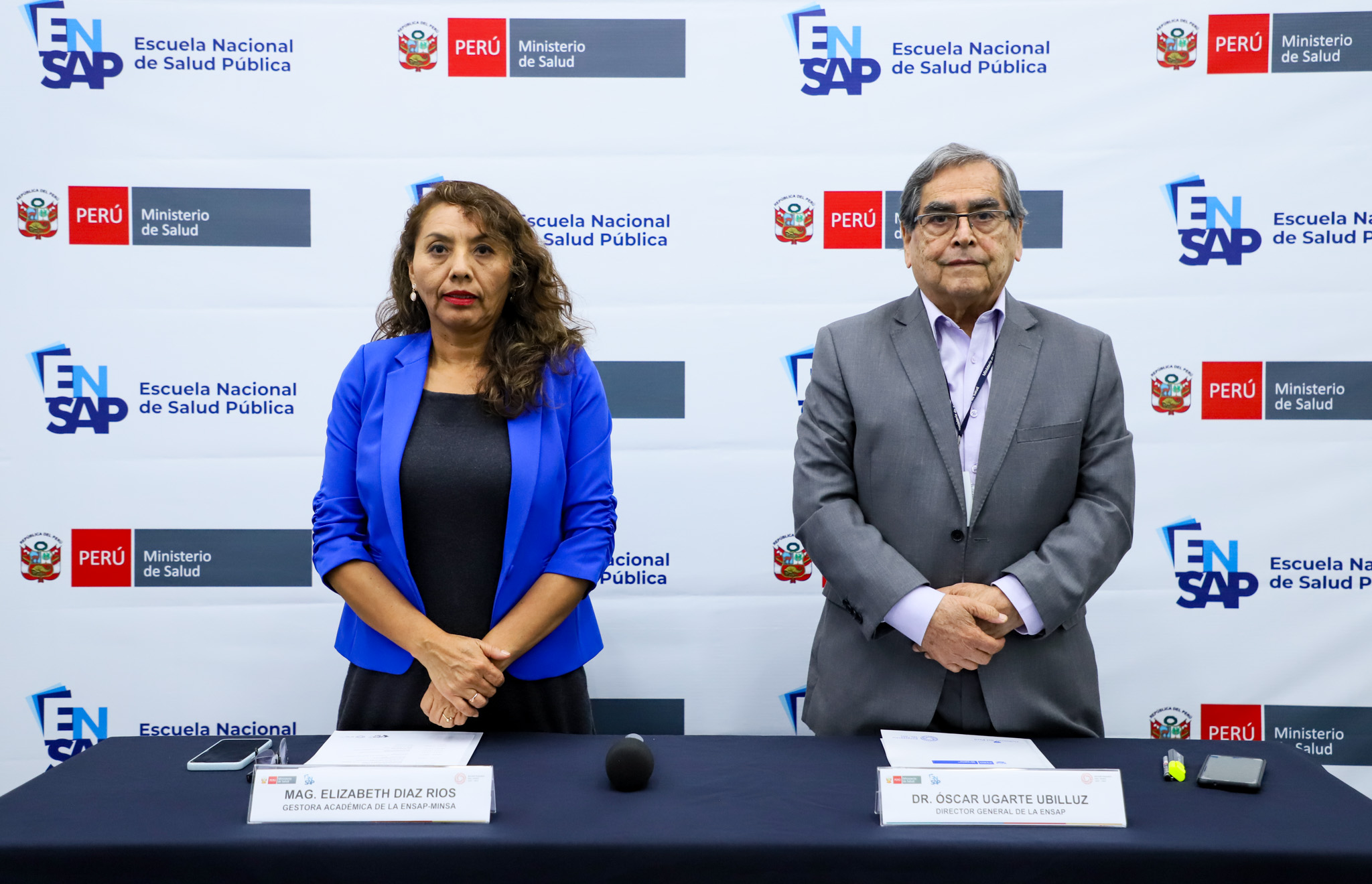 Dr. Óscar Ugarte Ubilluz, Director General de la ENSAP junto a la Mg. Elizabeth Díaz, Gestora Académica ENSAP.