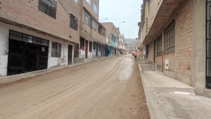 Después de 30 años de espera, un anhelado sueño está por convertirse en realidad. Gracias a las gestiones de nuestro alcalde, Jhovinson Vasquez con el Gobierno Regional del Callao, se iniciaron los trabajos de construcción de las pistas y veredas de la Margen Derecha.
Este proyecto marca el inicio de un futuro prometedor y de suma importancia para la población del sector. ¡Ventanilla sigue creciendo con su gente, y de la mano con sus autoridades!