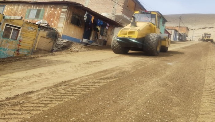 Después de 30 años de espera, un anhelado sueño está por convertirse en realidad. Gracias a las gestiones de nuestro alcalde, Jhovinson Vasquez con el Gobierno Regional del Callao, se iniciaron los trabajos de construcción de las pistas y veredas de la Margen Derecha.
Este proyecto marca el inicio de un futuro prometedor y de suma importancia para la población del sector. ¡Ventanilla sigue creciendo con su gente, y de la mano con sus autoridades!