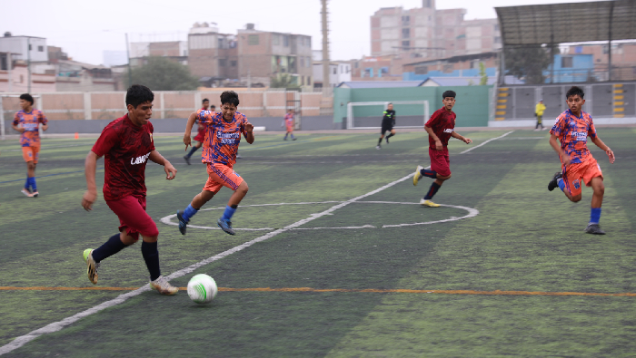 • Equipo sub 17 disputó vibrante partido de fútbol.