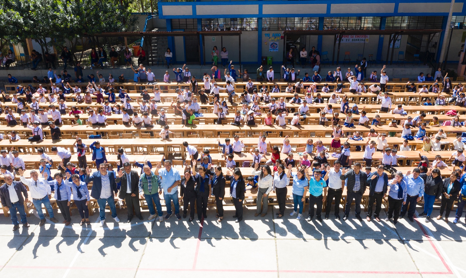 GORE inicia entrega de mobiliario escolar a 49 instituciones educativas en Pacaipampa