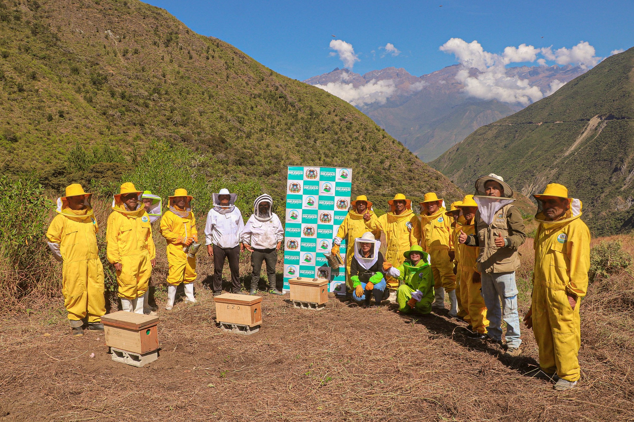 se realizó el taller de capacitación en obtención y empleo de la cera, como también la elaboración de cera estampada.
